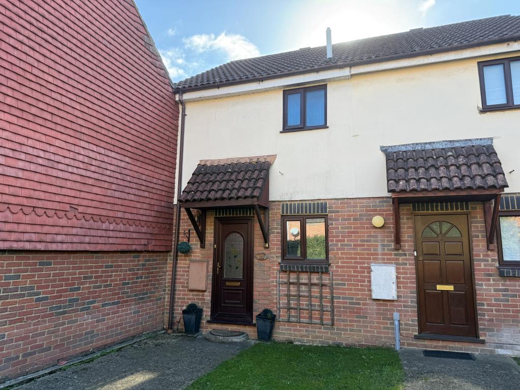 Lot: 133 - WELL PRESENTED TERRACED HOUSE - Front